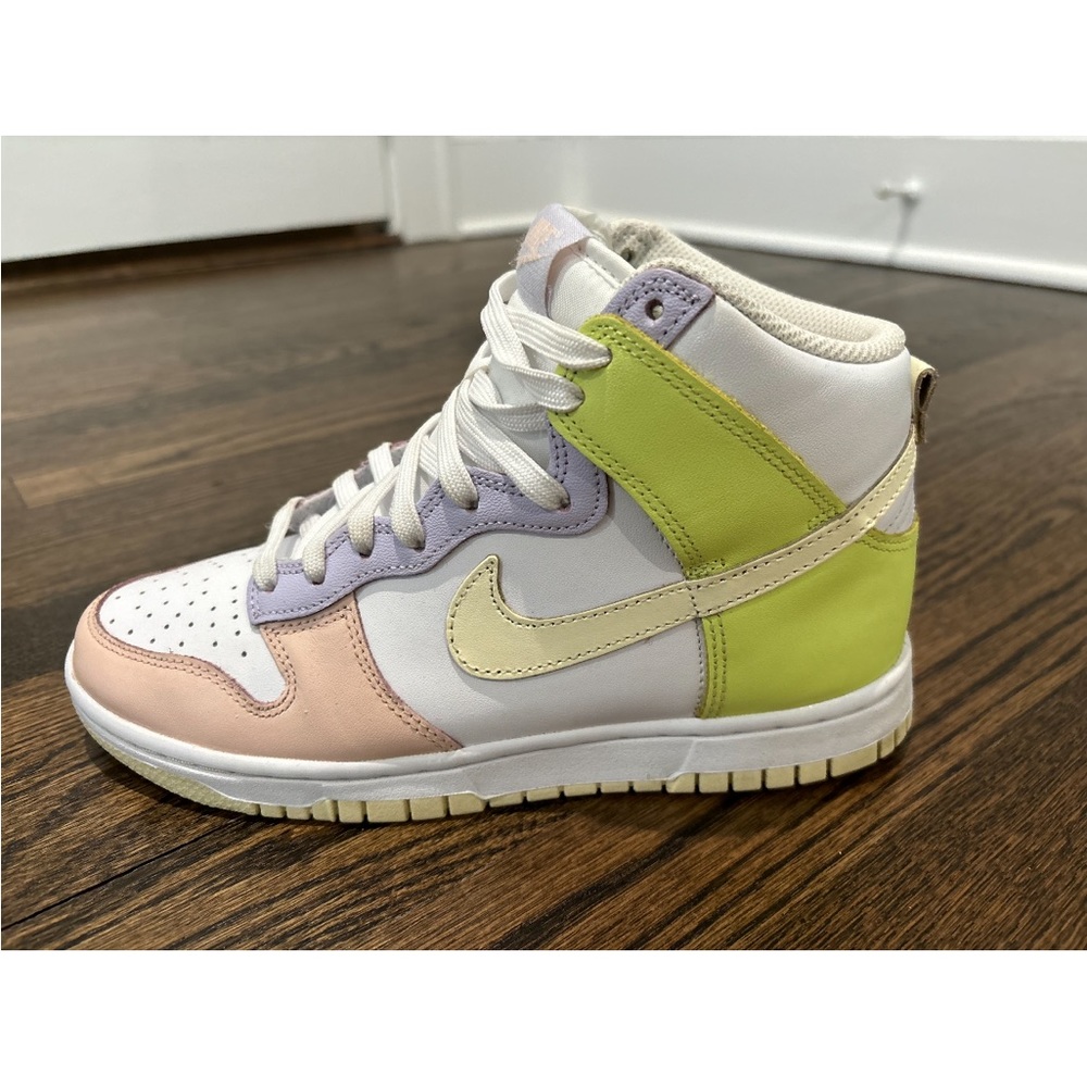 Women’s US Size 7 Nike Dunk High White/Cashmere Lemon Twist